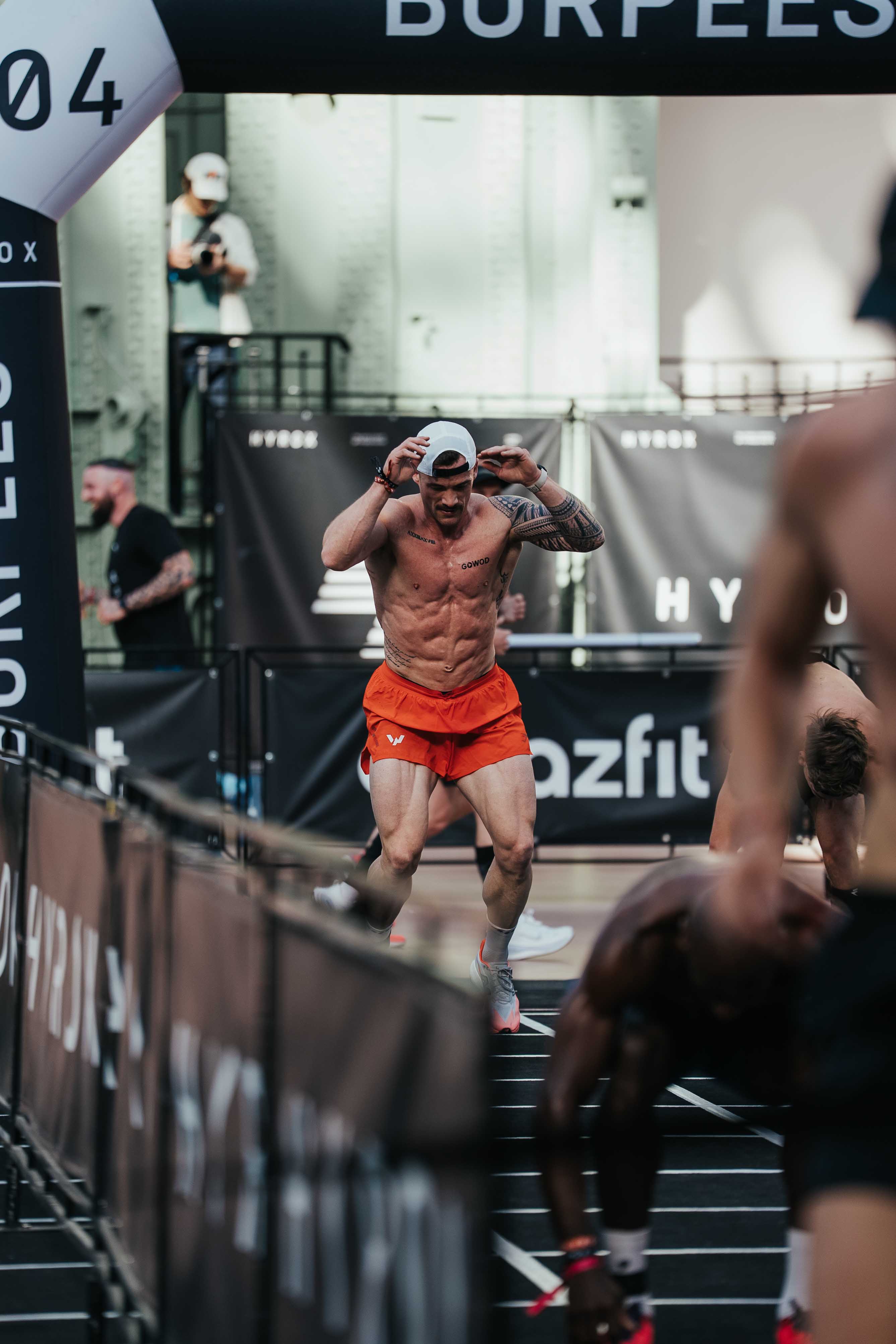 Willy Georges à la station burpees d'une course HYROX